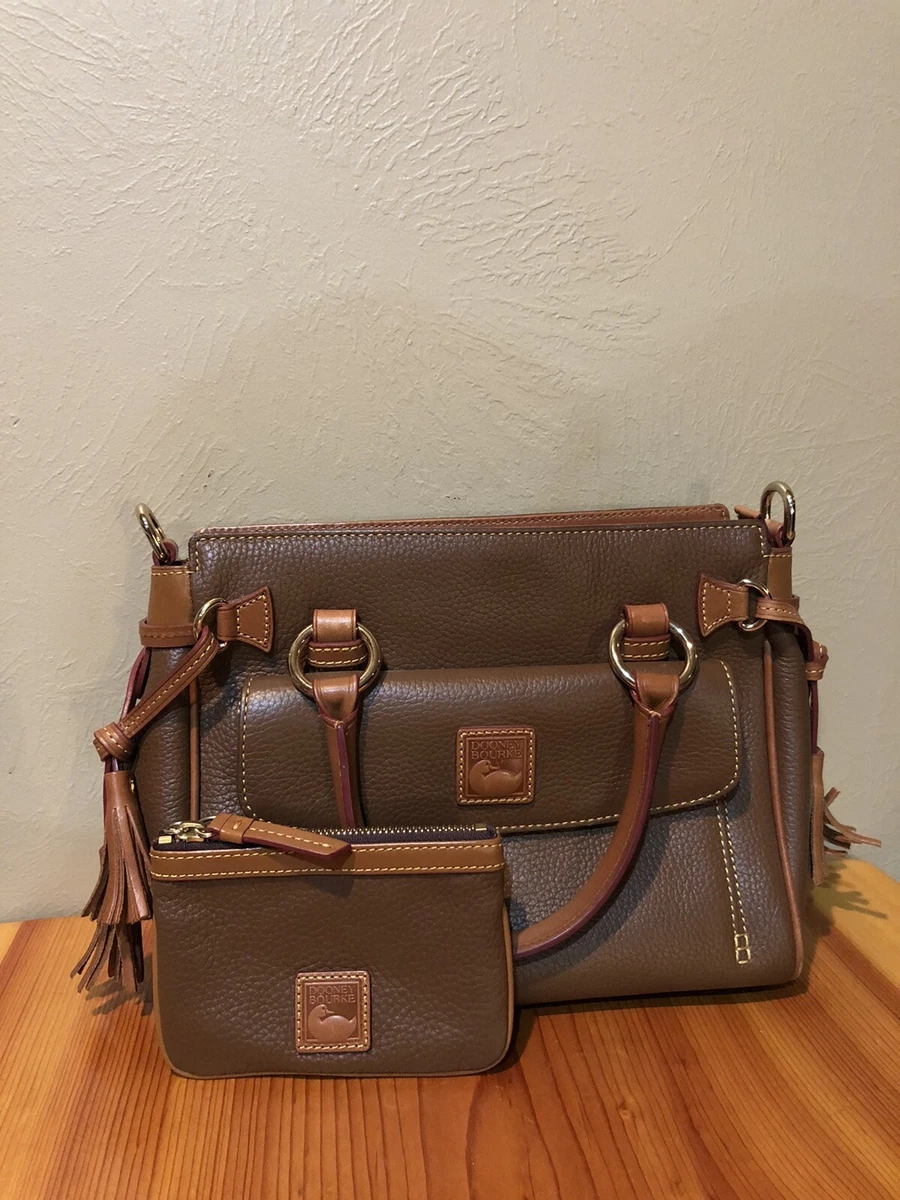 Pebble grain medium pocket deals satchel