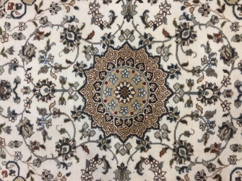 2'.8" X 4'.2" Ivory Beige Fine Floral Oriental Area Rug Hand Knotted Wool & Silk - Picture 8 of 12
