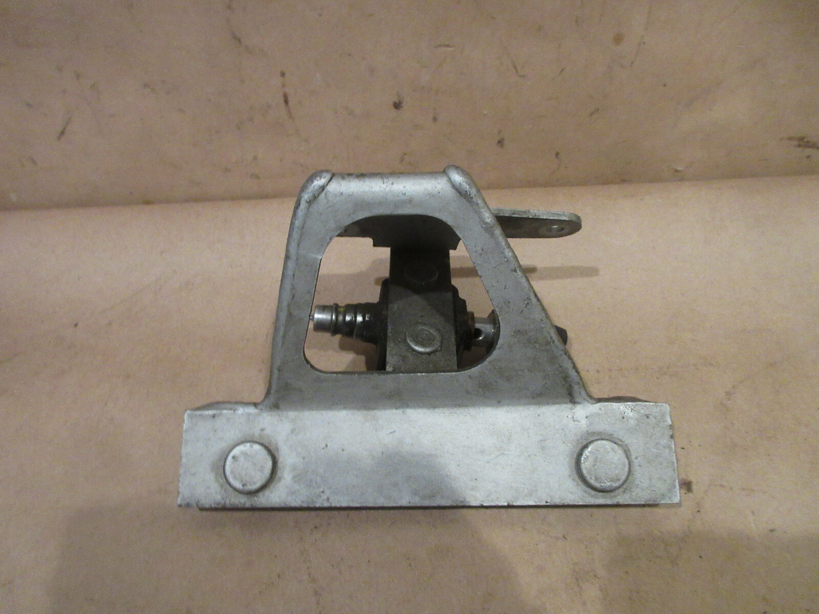 Maserati GranTurismo F1 Gearbox Quick Disconnect With Bracket PN 260542