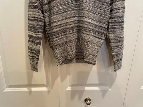 Bebe Silver and Gray V Neck Striped Sweater Size Large - Picture 4 of 7