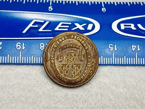 DUG CIVIL WAR PERIOD CONNECTICUT COAT BUTTON