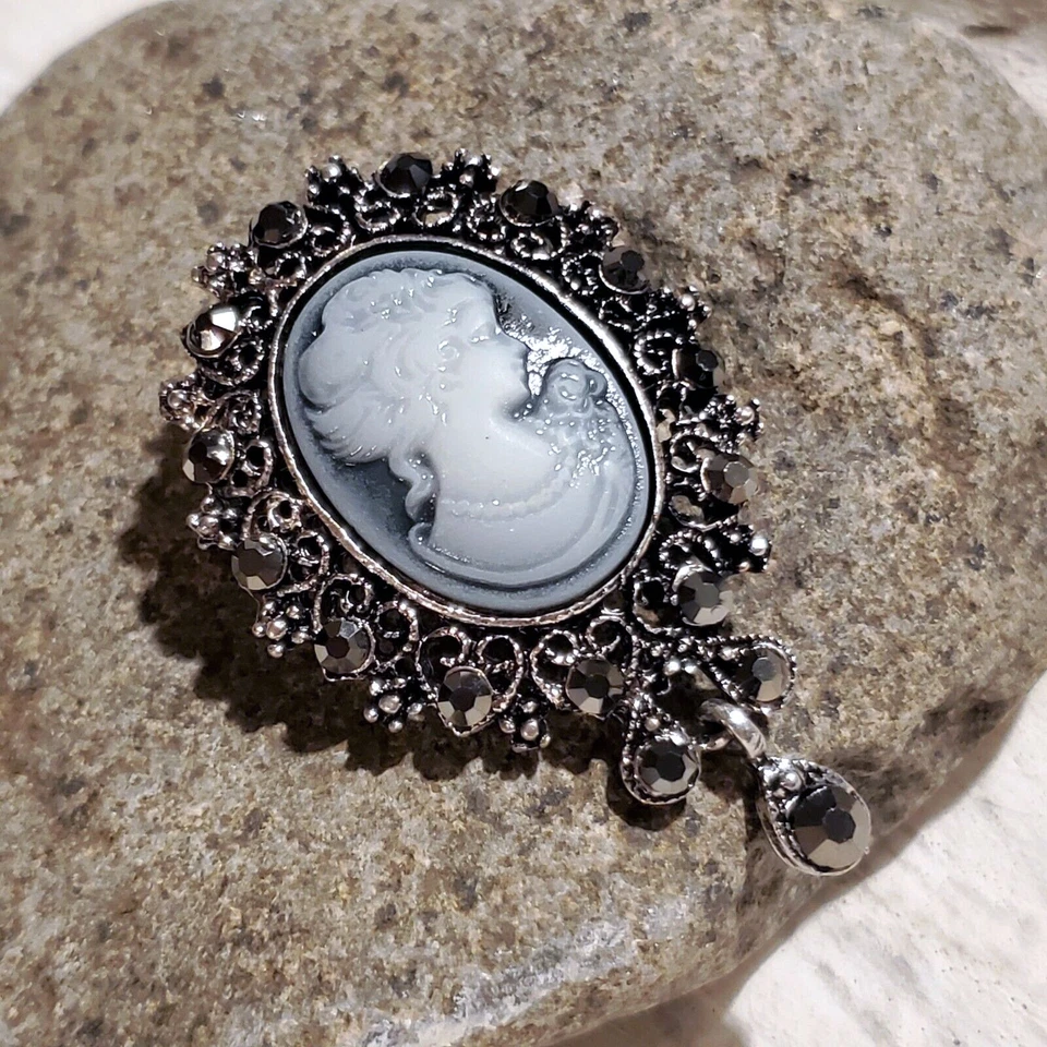 Broche prendedor de solapa suéter camafeo cristal estilo victoriano encaje bronce latón antiguo Foto 2 de 4