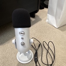 Blue Yeti USB Desktop Microphone Silver Mute Switch Volume Control