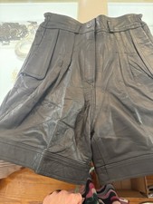 Genuine leather high waisted black womens shorts vtg 80s pleated sz M 90s grunge