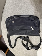 Lulu lemon Womens purse (Black) Never used. 