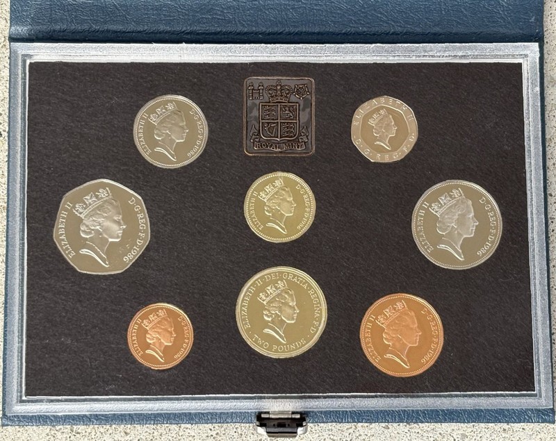 1986 British (UK) 8 Coin Decimal Proof Set in Issue Case with Box