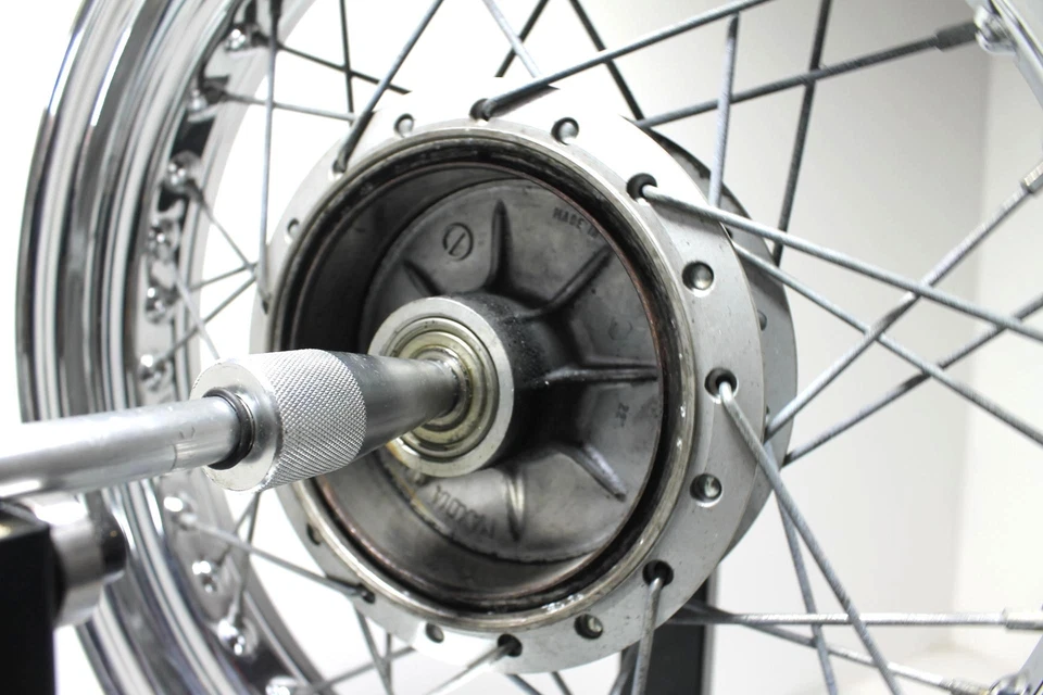 1999-2010 SUZUKI GZ250 GZ 250 ARO DE RODA TRASEIRA 65311-12F00 - Imagem 4 de 4