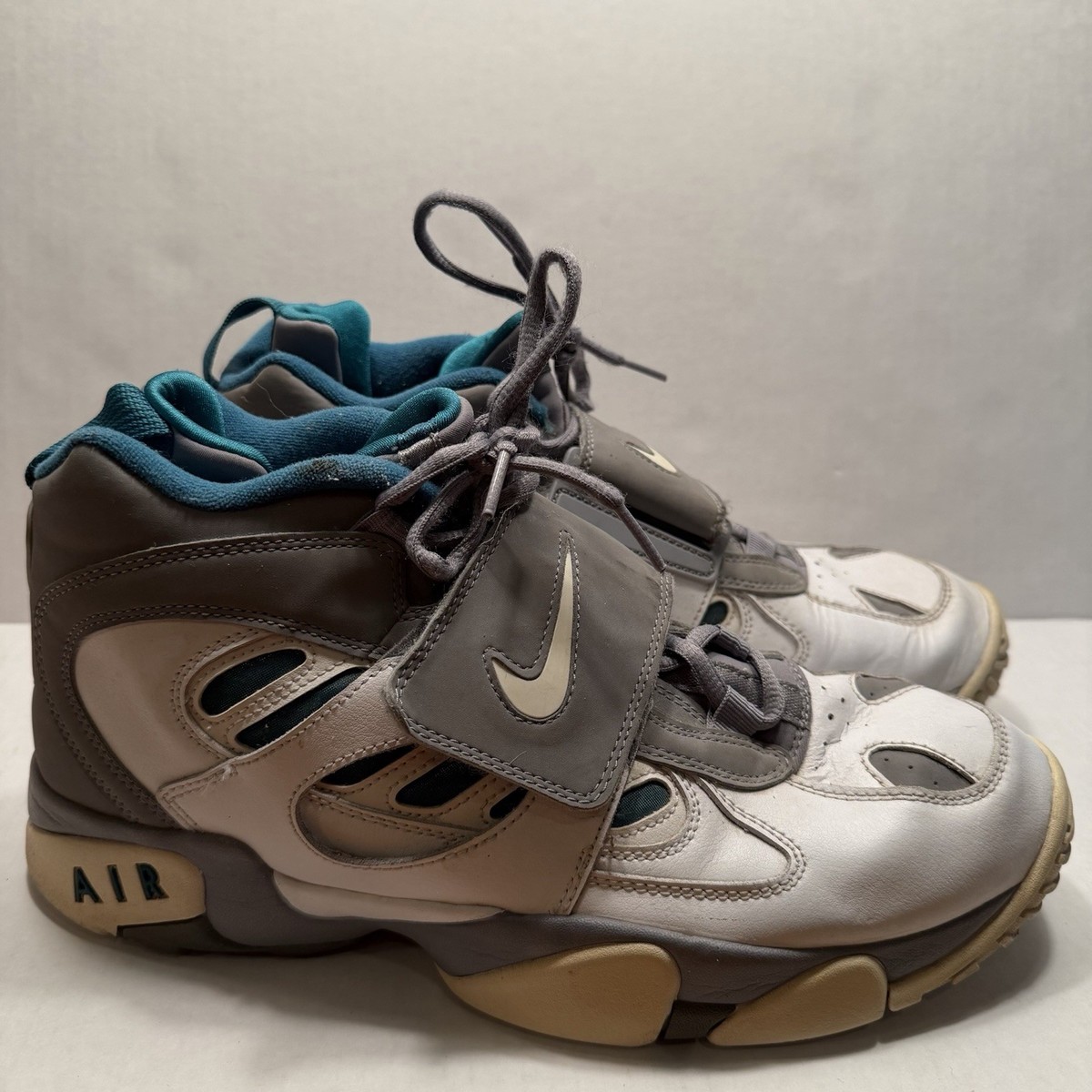 Nike Air Diamond Turf II 2 Cool Grey 487658 010 Deion Sanders Men’s Size 9 A new color of the Nike Air Diamond Turf II is here: https  main image 3