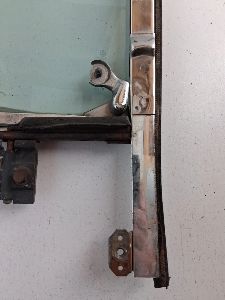 1968-1979 Volkswagen Bus Transporter Right Front Door Glass - Image 2 of 4