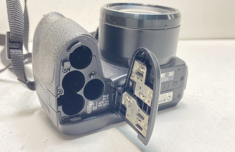 Fujifilm FinePix S2000HD 10.0MP Digital Camera - Image 3 of 4