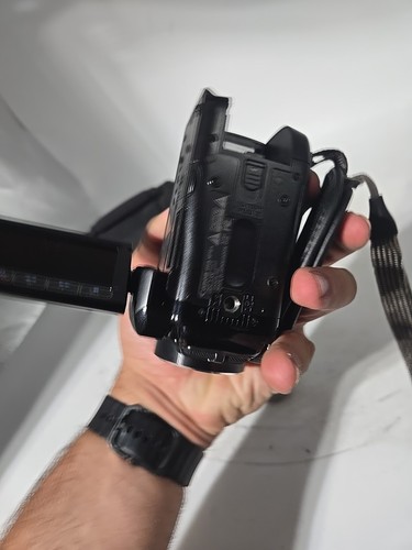 Canon VIXIA HF10 High Definition Camcorder (Black) - 16GB Internal Flash Storage - Picture 7 of 14