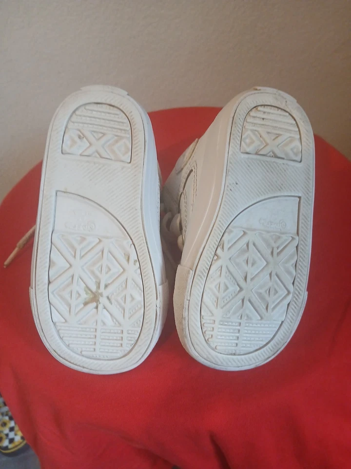 Chuck Taylor Leather All-Star Infant/ Toddler Sz 5 - Image 4 of 4