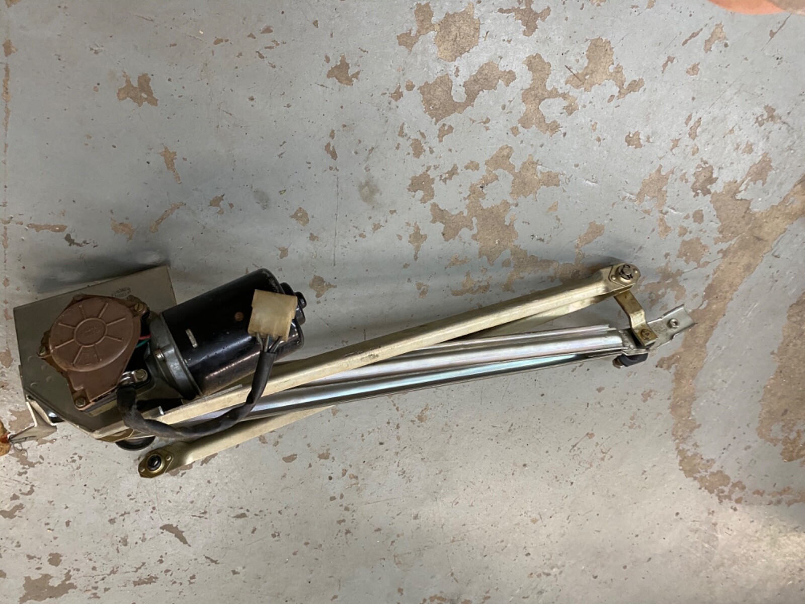 Ferrari 308 Mondial Windshield Motor_Actuator Arms_Assembly Unit  OEM