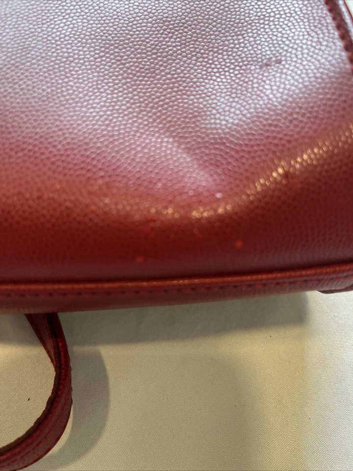 Bolso Bandolera Liz Claiborne Vintage Rojo Cremallera Años 80’s Triángulo Imitación Texturizada Cadena Foto 4 de 4