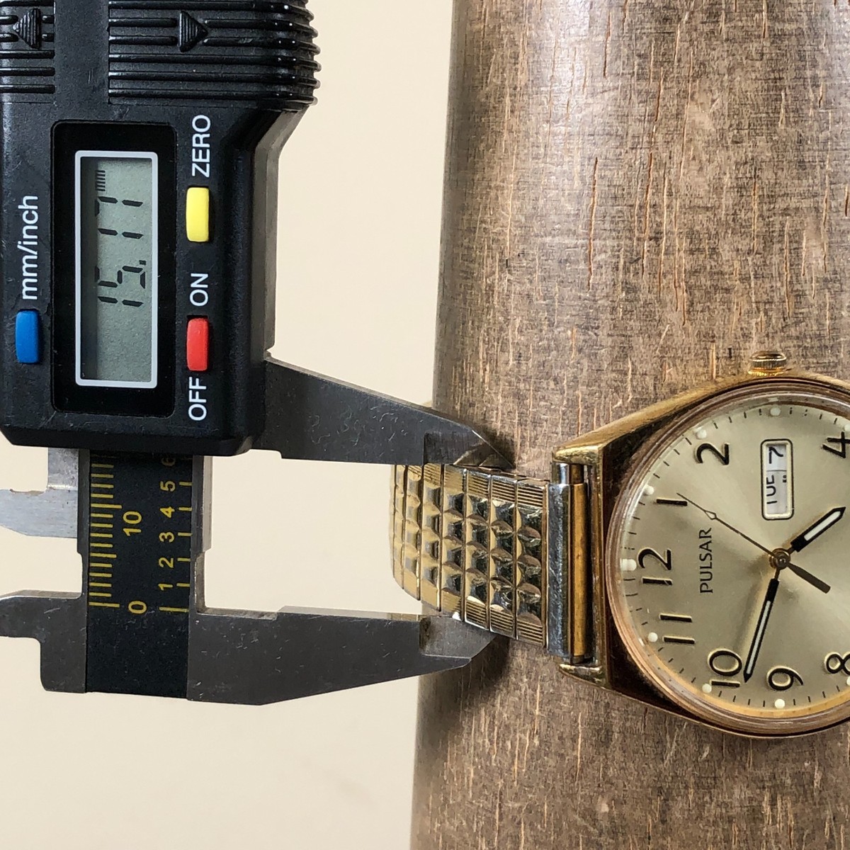 Vintage Pulsar Men V733-8A40 Gold Expansion Band Quartz Analog