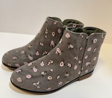 Cat  Jack Girls Boots Size 10 Gray Floral