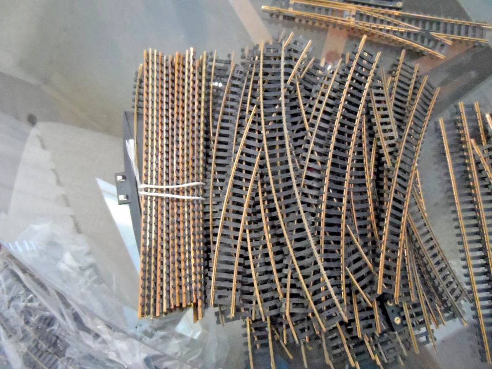 ATLAS HO SCALE BLACK BRASS TRACK SET 8 STRAIGHT 57 CURVED 1 TURN OUT - Image 2 of 4