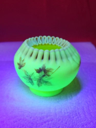 Fenton Art Glass Burmese Uranium Crimped Rose Bowl Vase Glows! Hand Painted