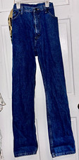 Wrangler Men's Medium Wash Blue Denim Straight Regular Fit Jeans 5-Pocket