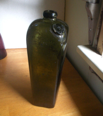 J.H.HENKES STORK PICTURE SHOULDER SEAL CASE GIN BOTTLE 1880s APPLIED RING TOP