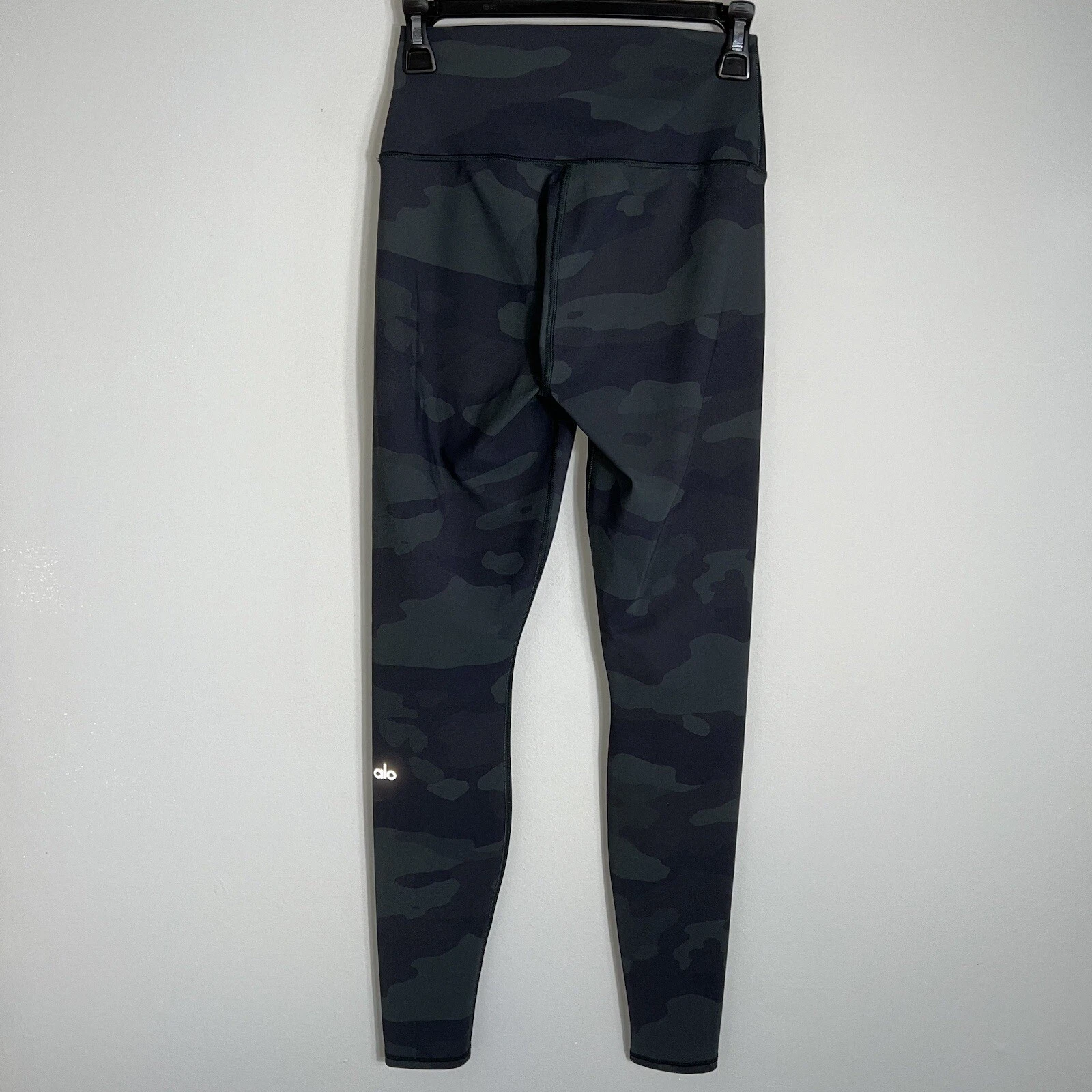 alo-yoga high rise camo leggings