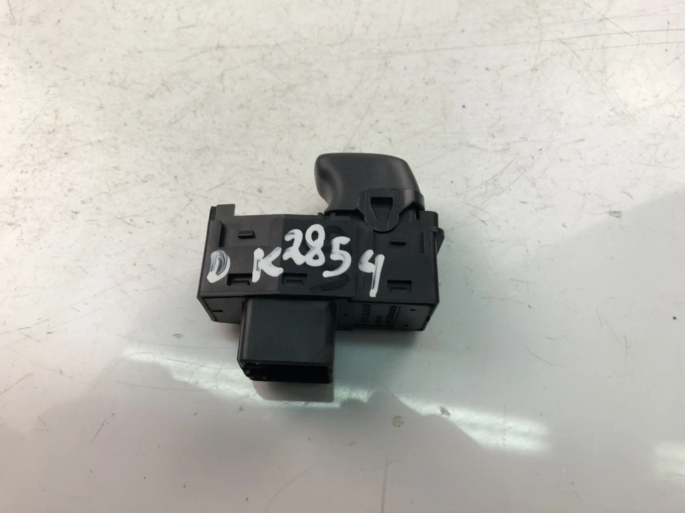 VOLVO V40 Estate VW 30889758 Front Door Window Switch 2001 17747572 - Image 4 of 4