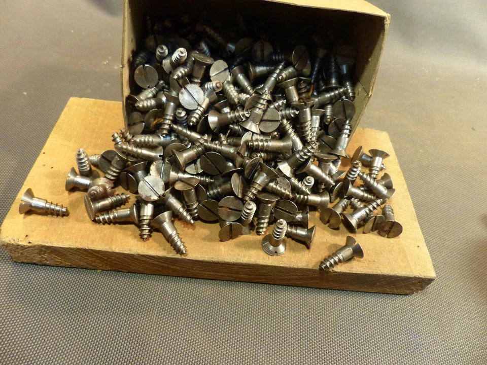Lot de vis à bois tete fraisée ancien stock quincaillerie 7x20  50 pièces - Photo 2/4