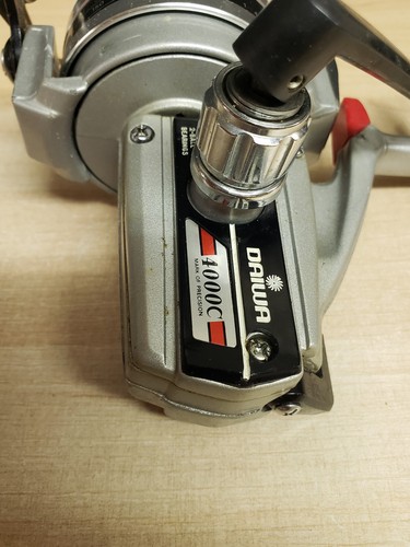 Vintage Daiwa Silver 4000 Skirted Spool Spinning Reel - Picture 11 of 17