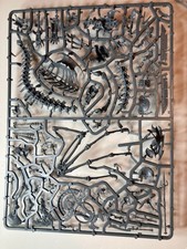 Grabkönige von Khemri: Grabkönig / Flechtenpriester auf Nekrolith Knochendrache