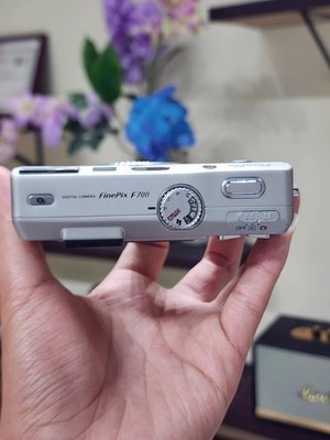 FUJIFILM FinePix F700 Silver Compact Digital Camera -Tested and