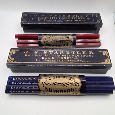 Antike J. S. Staedtler Farbstifte in Blau und Rot aus dem Königreich Bayern 1880