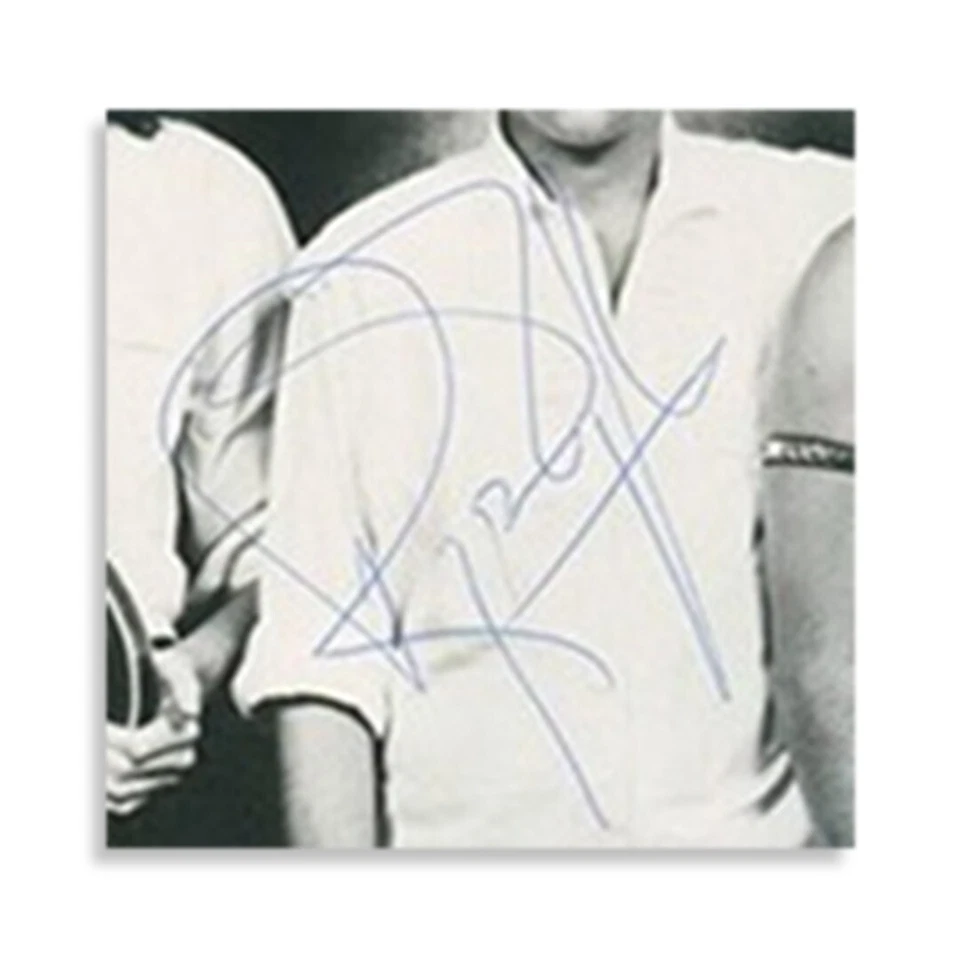 Queen 24k Gold Record Radio Gaga With reproduction signatures!! Museum Glass... - Image 3 of 4