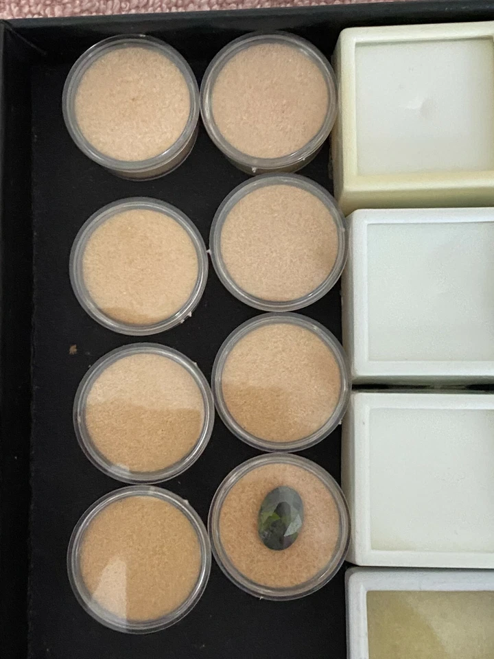 BANDEJA TARRO GEMA NEGRA CON 36 TARROS Y ALMOHADILLA DE ESPUMA PARA 50 TARROS (1) PIEDRAS PRECIOSAS GRATIS Foto 2 de 4