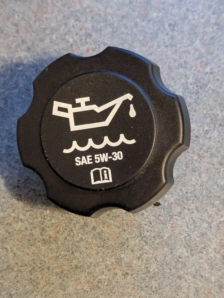 Tampa de enchimento de óleo original do fabricante GM 2004 3,4L Pontiac Grand Am PN: 12573342 - Imagem 2 de 4