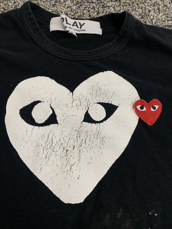 Футболка женская Comme Des Garcons CDG Play черная с логотипом в виде двойного сердца маленькая краска - Изображение 4 из 4