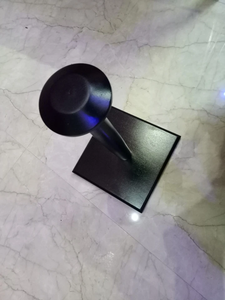 CASCO BLINDADO SOPORTE DE MADERA NEGRO SOPORTE DE MADERA PARA POSTE DE EXHIBICIÓN PARA SOPORTE DE CASCO  Foto 3 de 4