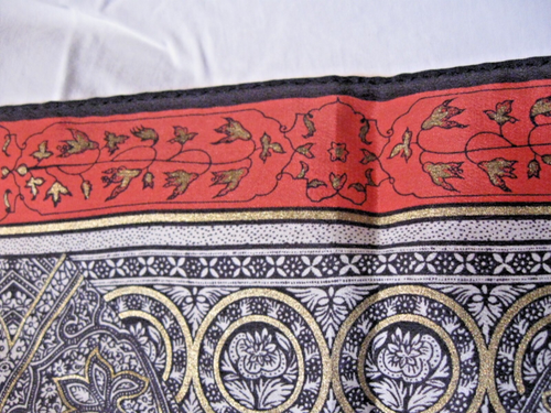 WOMAN'S LARGE SCARF - ELLEN TRACY - LINDA ALLARD -100% SILK - ORNATE DECORATION - Bild 6 von 7