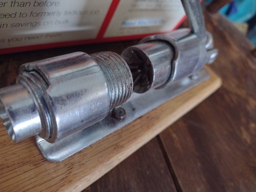 Vintage Reed's ROCKET Nut Cracker Model 800 Heavy Duty w/Box Reed Machine Co - Picture 3 of 5