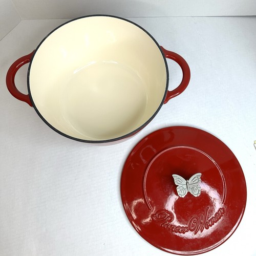 Olla de horno holandesa de hierro fundido esmaltada roja Pioneer Woman mariposa en tapa 4 cuartos - Imagen 7 de 10