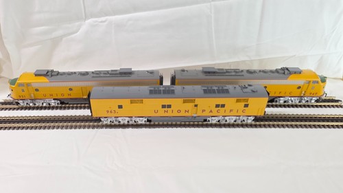 Mr. Muffins Custom 2133680 E7B Superbass 963 y Lionel 2033710 E9AA 951/949 | Condition: Used