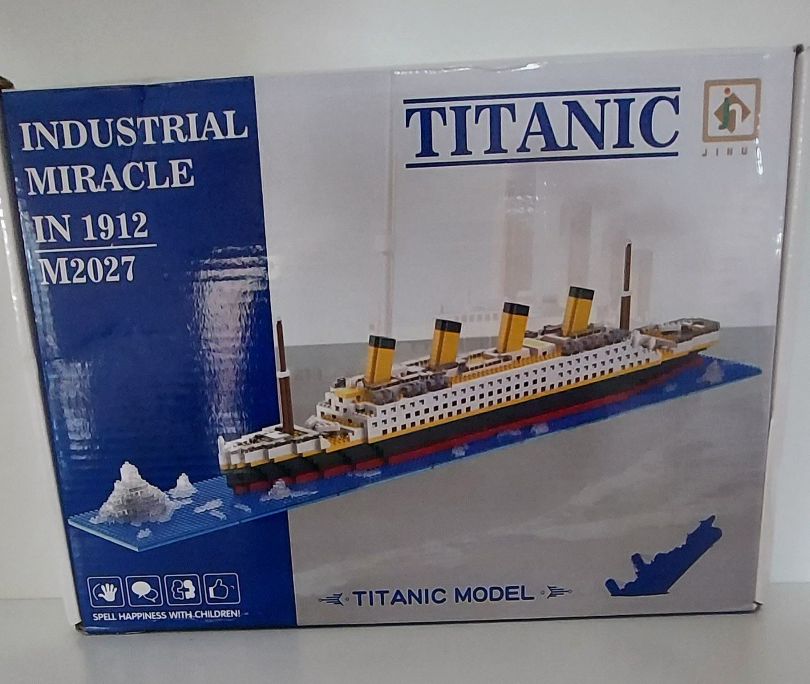 JIHUI M2027 Industrial Miracle In 1912 Titanic Model. Snap Lock