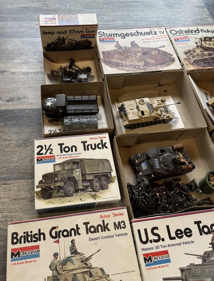Lote enorme de kits de modelos militares dos anos 70 com monograma  - Imagem 3 de 4