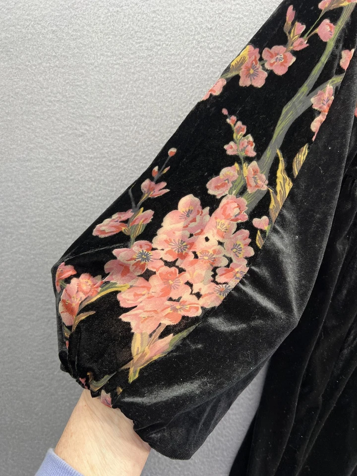 Vestido Umgee Para Mujer Grande Negro Terciopelo Babydoll Manga Floral Cuello Boho Cuello en V Foto 4 de 4