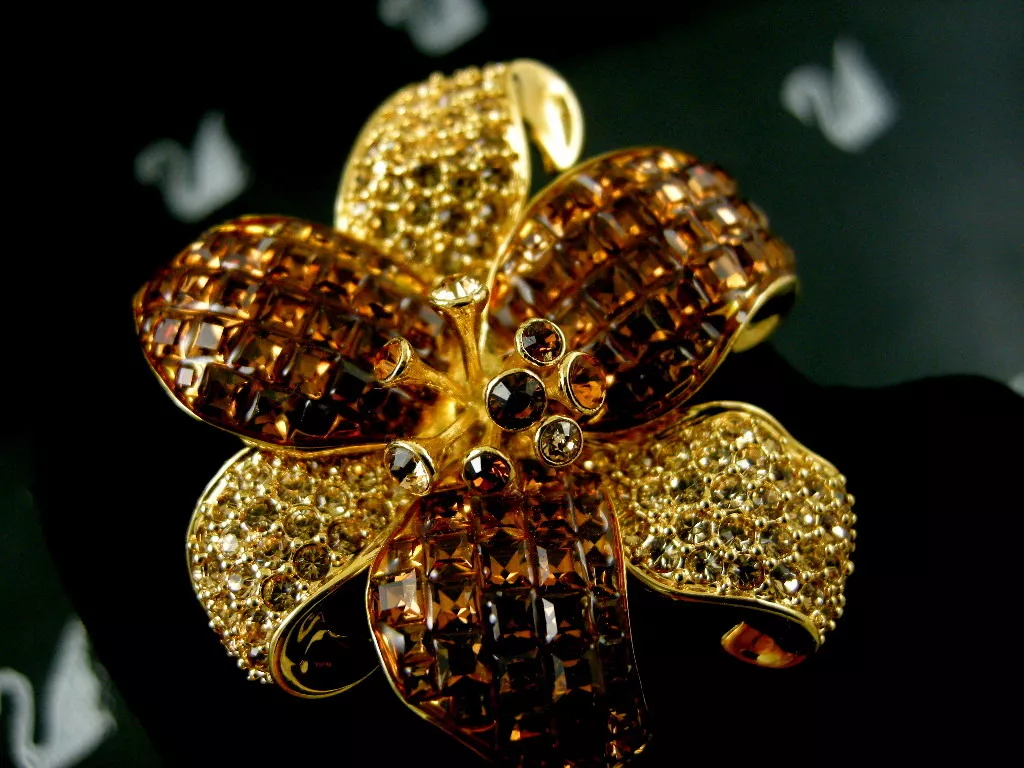 Swarovski on sale pins retired