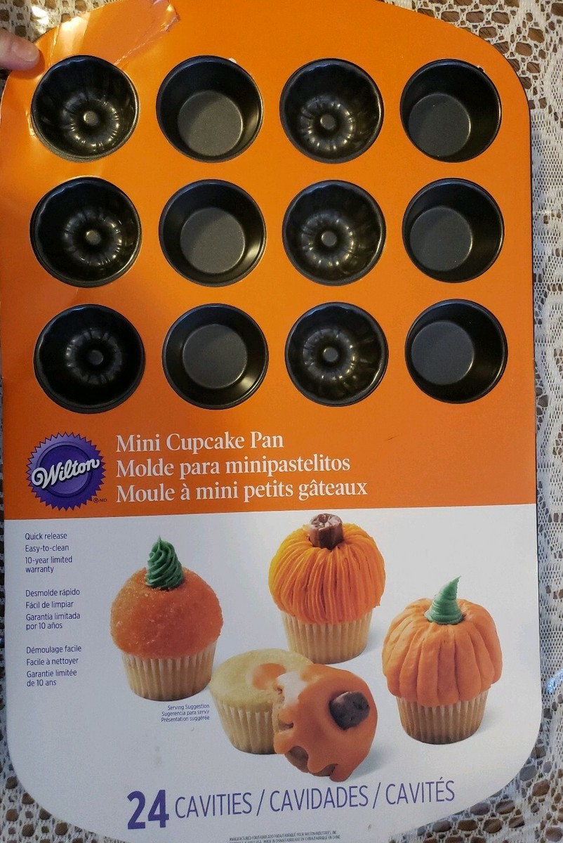 WILTON 24 CAVITIES HALLOWEEN MINI PUMPKIN CUPCAKE PAN *NEW* Read