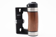 Late Model MINT Pentax Wood Hand Grip Hot Shoe For 6x7 67 67II from JAPAN