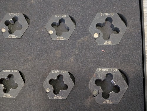 Sav-A-Stud Plus Metric & SAE Wrap Around Die Set Rethreader Wheel Thread Chaser - Bild 15 von 23