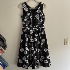 Talbots Womn 4 Black White Daisy Print Sleeveless Pleated Midi Fit & Flare Dress