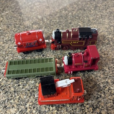 Lot Of (5) Thomas & Friends Trains Diecast Flatbed, Hose Car, Skarloey, Arthur
