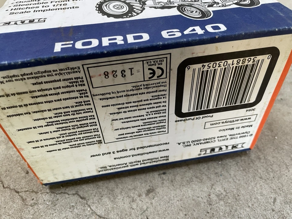 Tractor de juguete Ford 640 vintage Foto 3 de 4